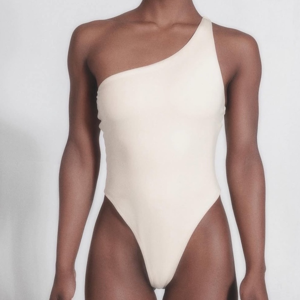 La Voute Nude One Shoulder bodysuit